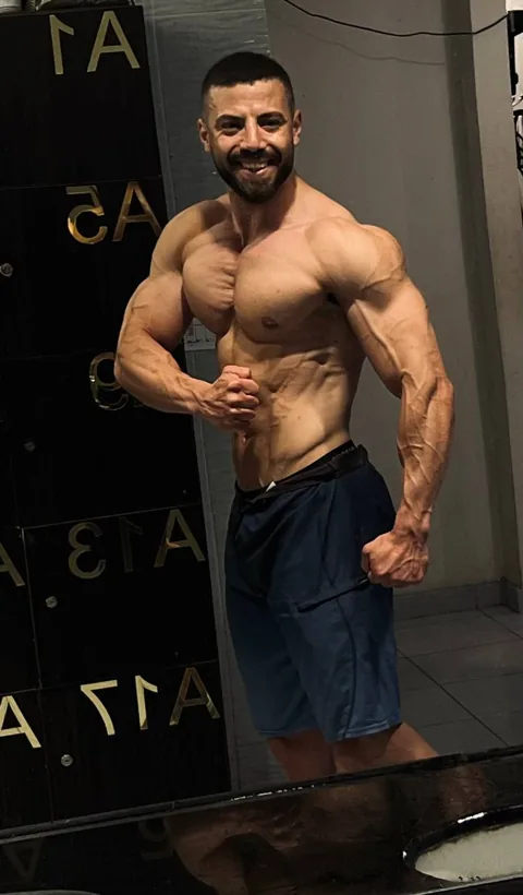 جعفر سعد أثناء التدريب بالصالة